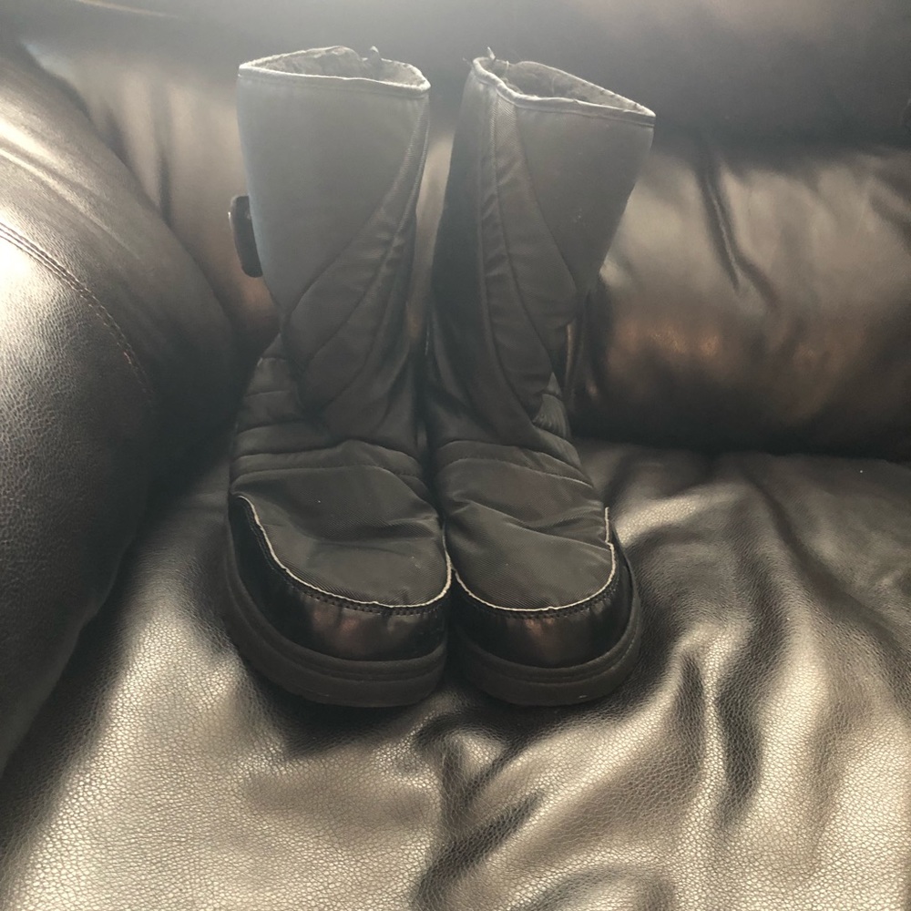 Men’s size 9 snow boots